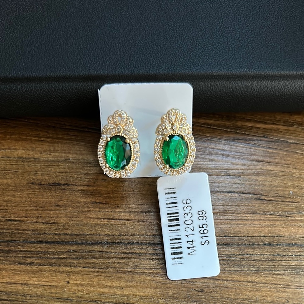14k Gold Filled Green Stone Vintage Style Earrings